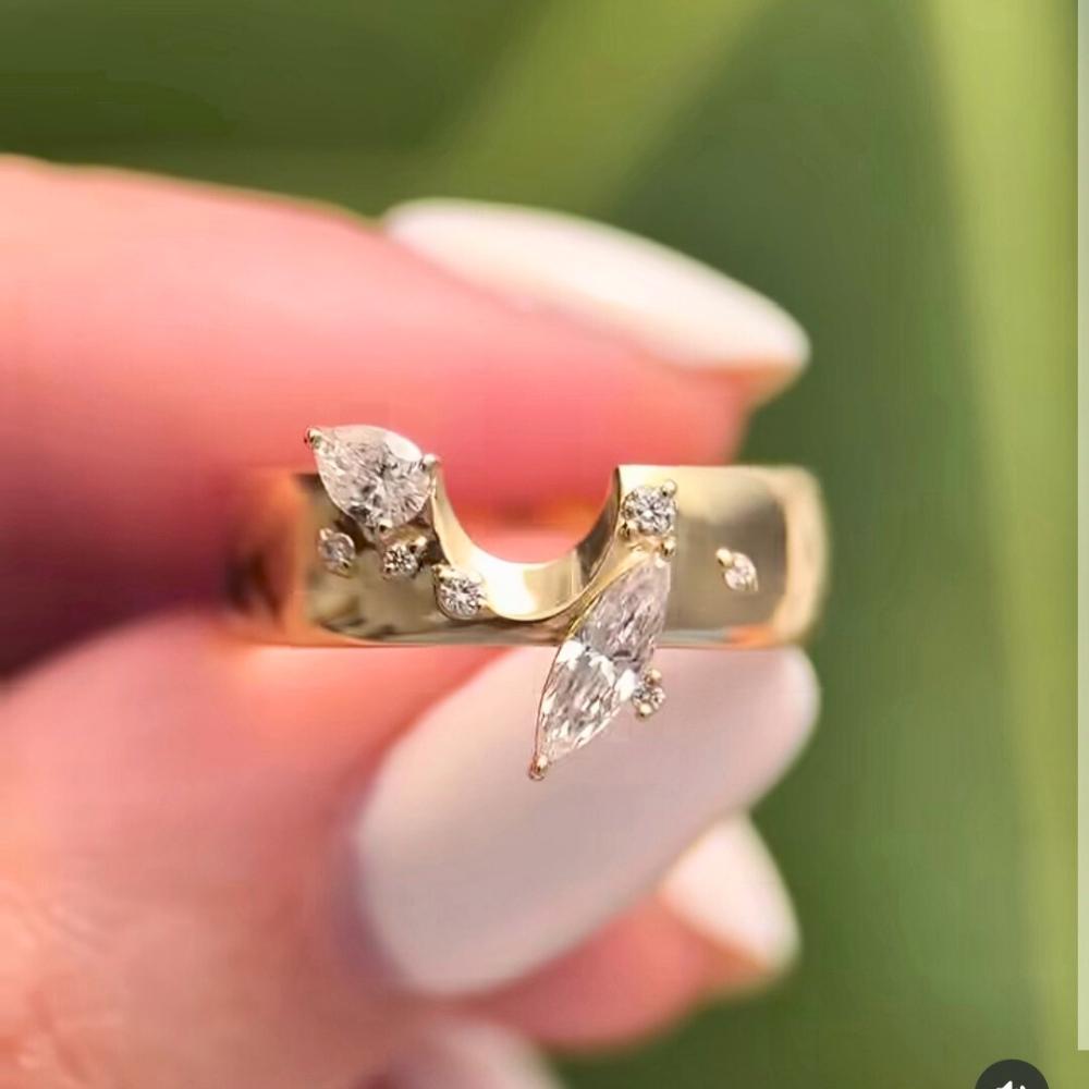 Pear Moissanite Engagement Ring Set: 18k Gold Modern Contour Band