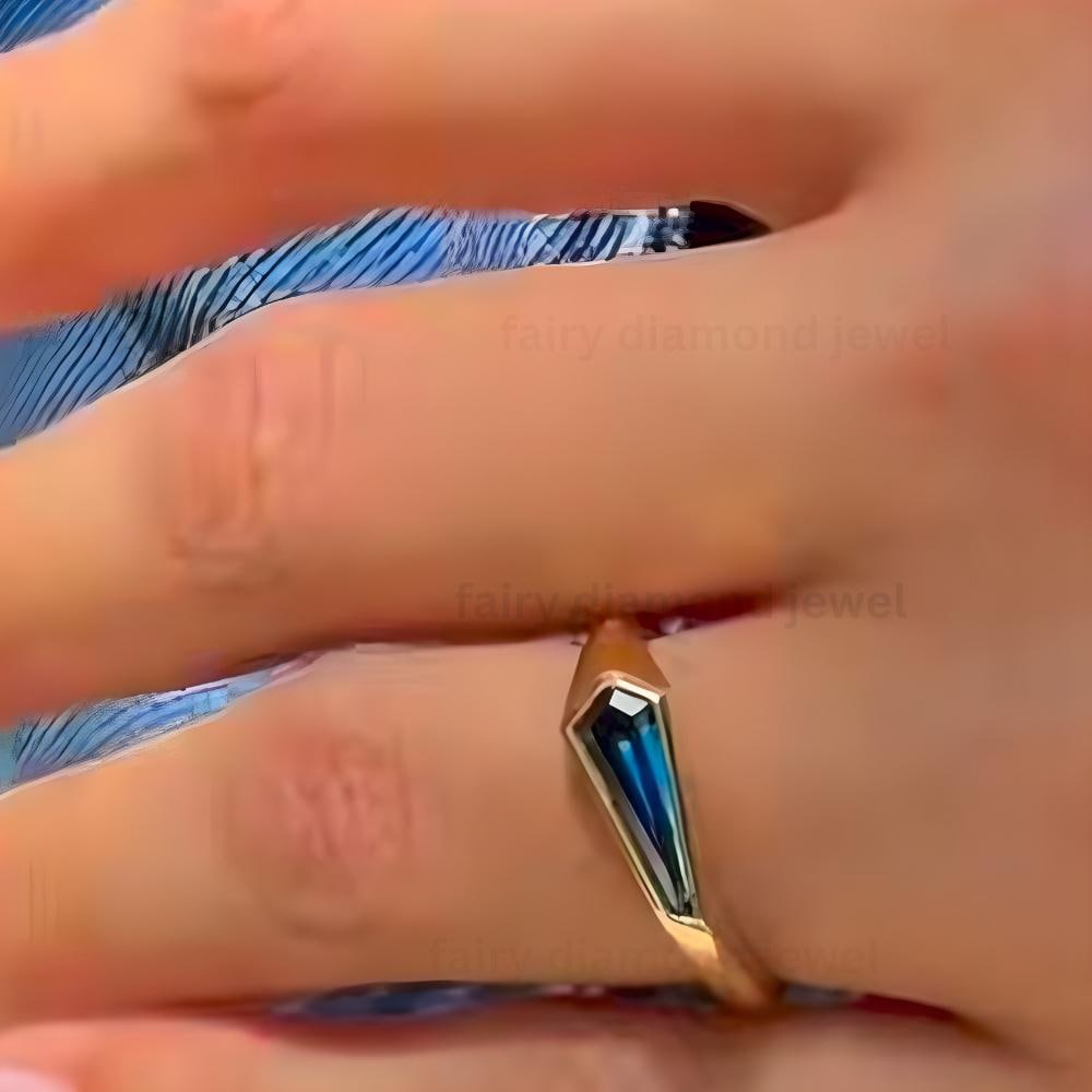 East West Free Form Sapphire Signet Ring, Bezel Set 14K Solid Gold Natural Gemstone Wedding Solitaire Band, Unique Bridal Engagement Ring