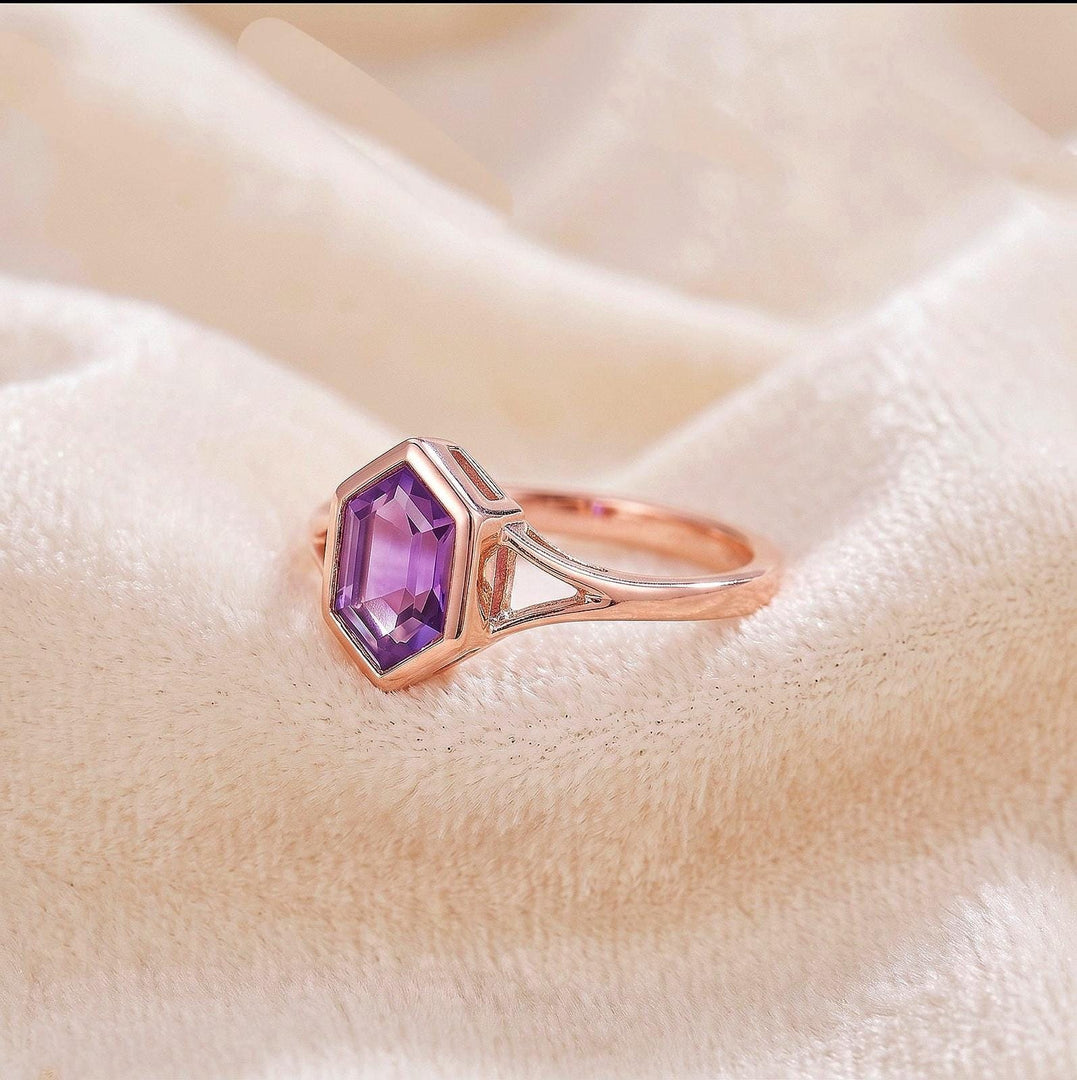 Hexagon Amethyst Engagement Ring Solitaire Art deco Yellow Gold Ring Vintage Split Band Bezel Set ring Promise anniversary bridal ring