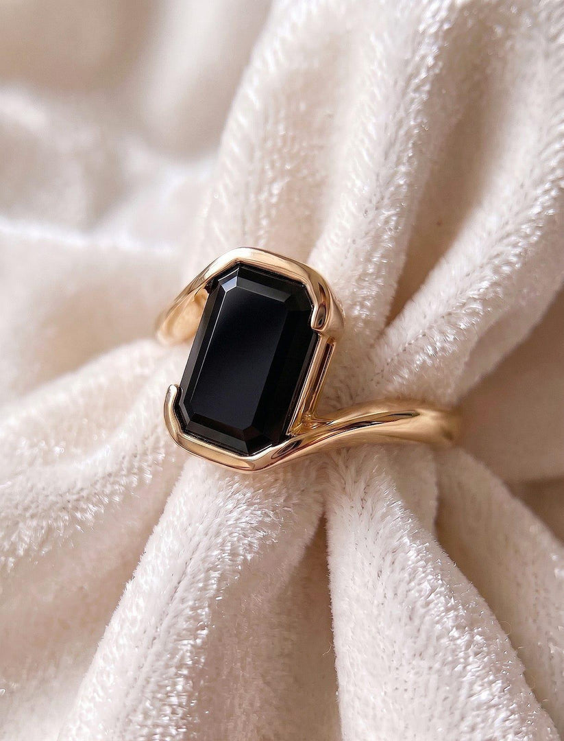 Black Onyx Engagement Emerald Cut Ring, 14K Gold, Solitaire Onyx Ring, Minimalist Black Stone Ring, Dainty Modern Ring, Unique Jewelry Gift