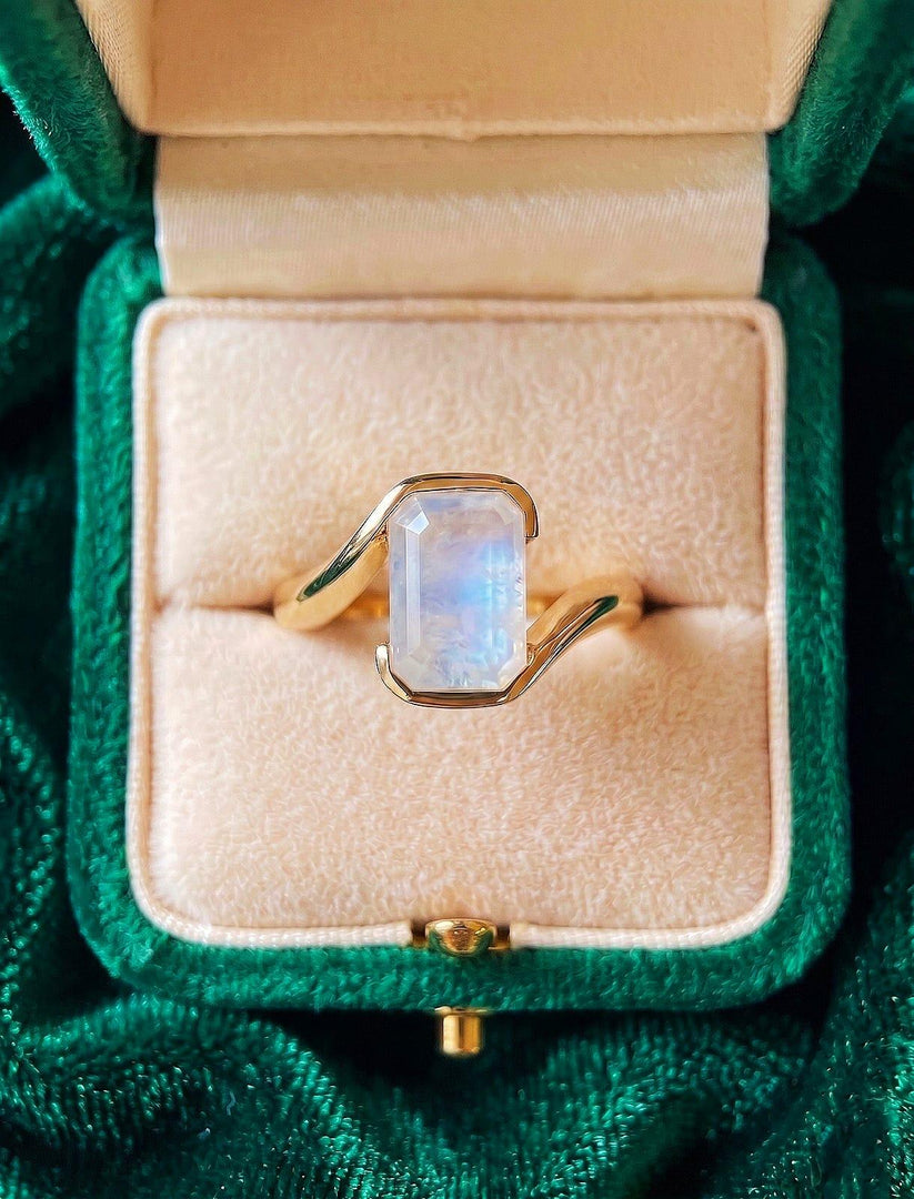 Vintage Moonstone  Emerald Ring, 14K Solid Gold, Moonstone Gemstone Engagement Ring, Unique Moonstone Promise Ring, Anniversary Gift For Her