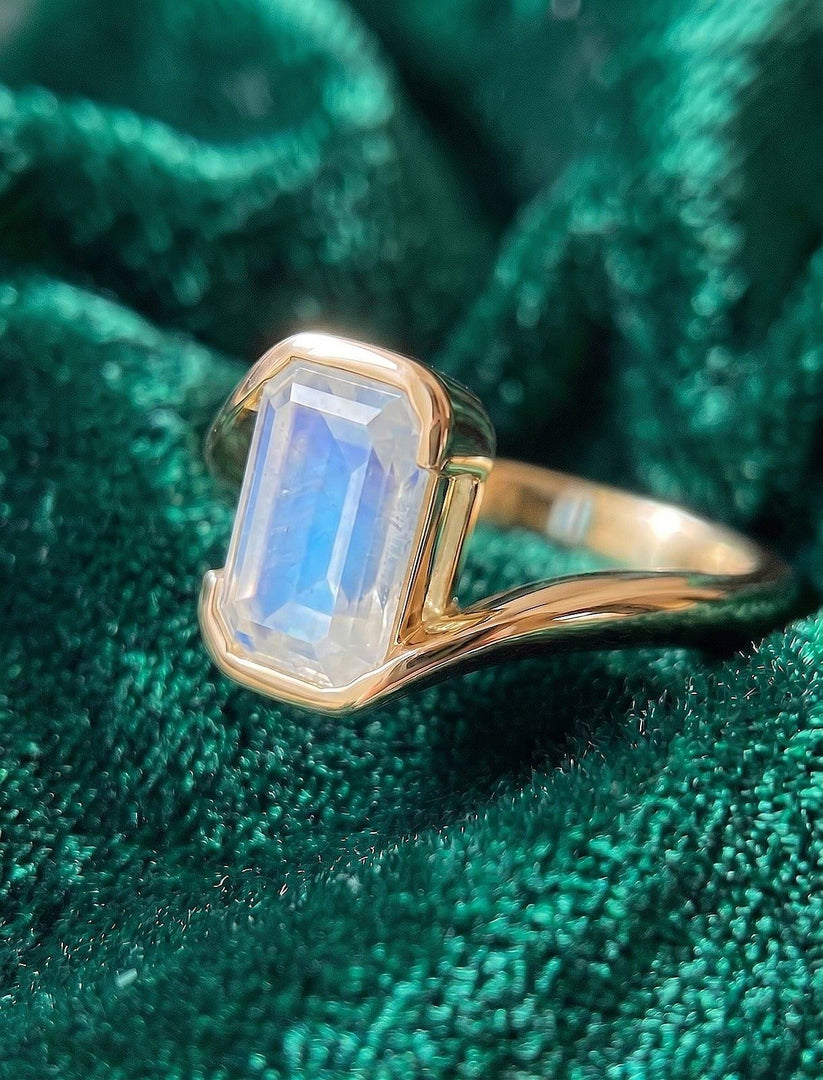 Vintage Moonstone  Emerald Ring, 14K Solid Gold, Moonstone Gemstone Engagement Ring, Unique Moonstone Promise Ring, Anniversary Gift For Her