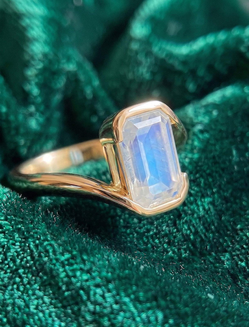 Vintage Moonstone  Emerald Ring, 14K Solid Gold, Moonstone Gemstone Engagement Ring, Unique Moonstone Promise Ring, Anniversary Gift For Her