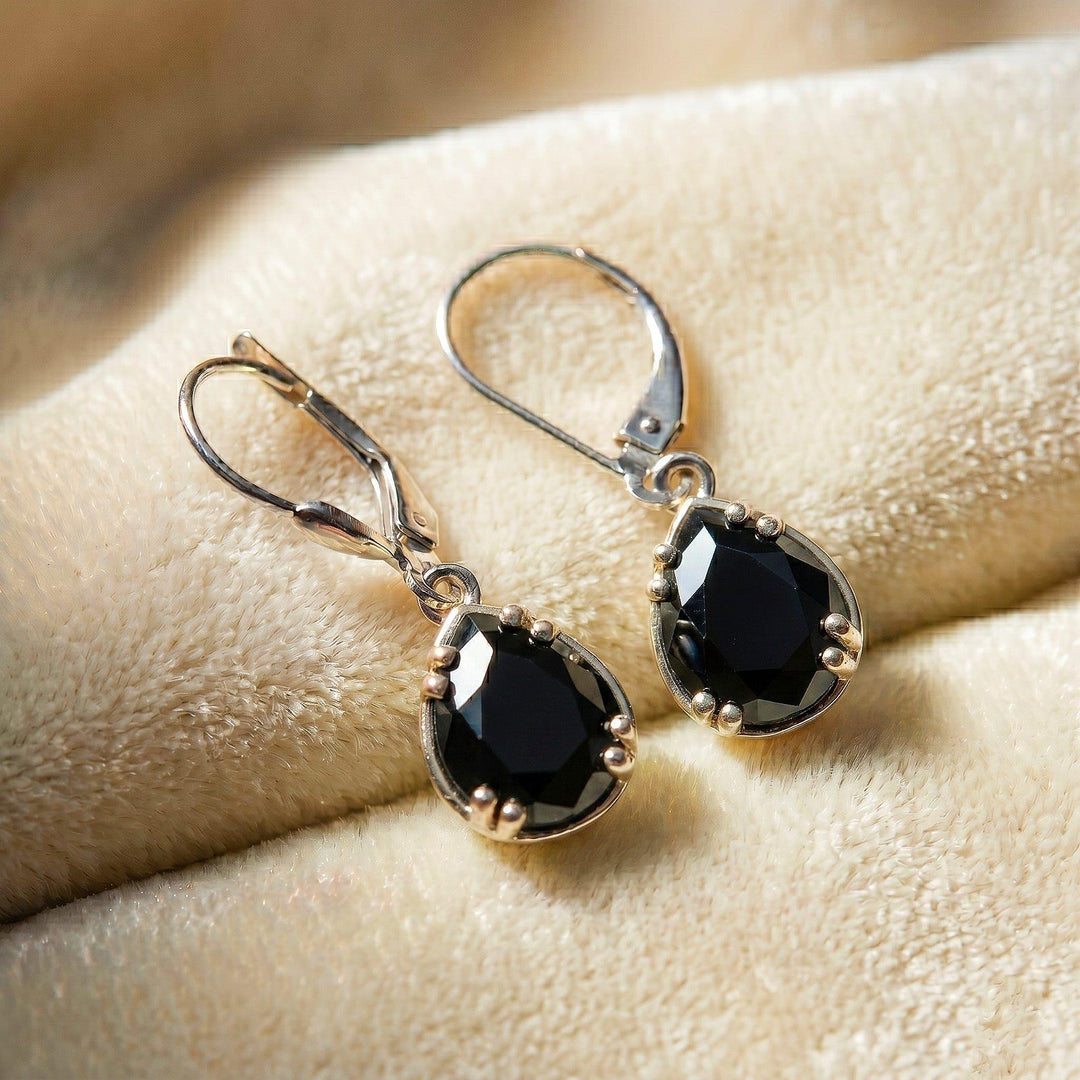 Black Onyx Lever back Earring / 925 Sterling Silver / Healing Gemstone / Black Onyx / Gifts For Her / Pear Cab / Dainty Earring Gift for Her
