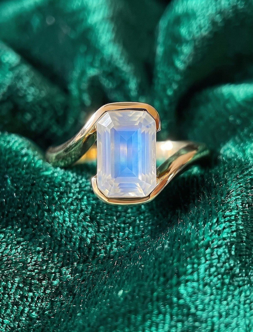 Vintage Moonstone  Emerald Ring, 14K Solid Gold, Moonstone Gemstone Engagement Ring, Unique Moonstone Promise Ring, Anniversary Gift For Her